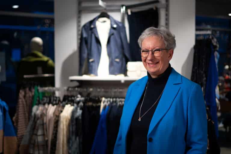 Billede af ejeren af dametøjforretningen Ilse Lykke i Helsinge