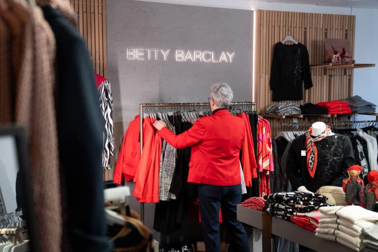 Vi er stolte af at præsentere en række fantastiske mærker, der sikrer, at du altid finder noget, der passer til din stil og behov.