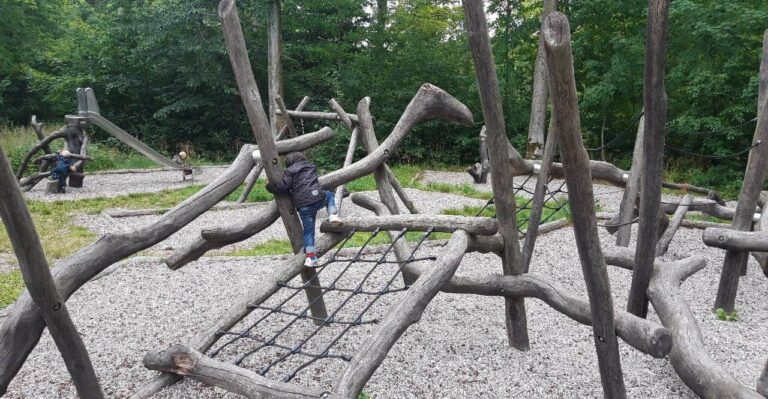 Hoebjerg Hegn naturlegeplads 768x399